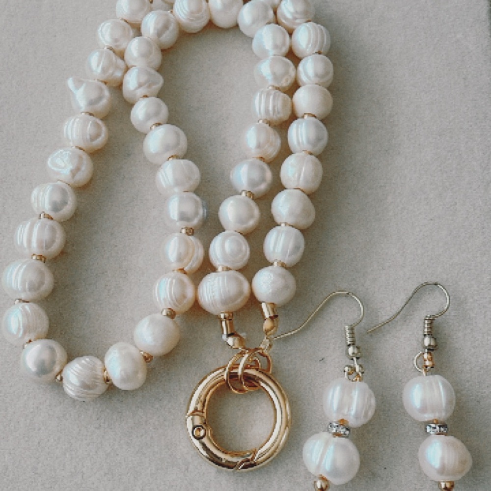 Elegant Pearls Wire-Wrapped Pendant Necklace and Earrings